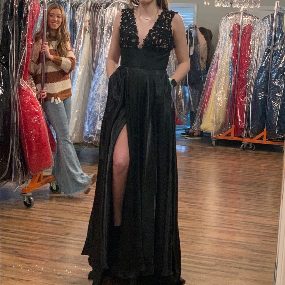 Sherri Hill size 6
